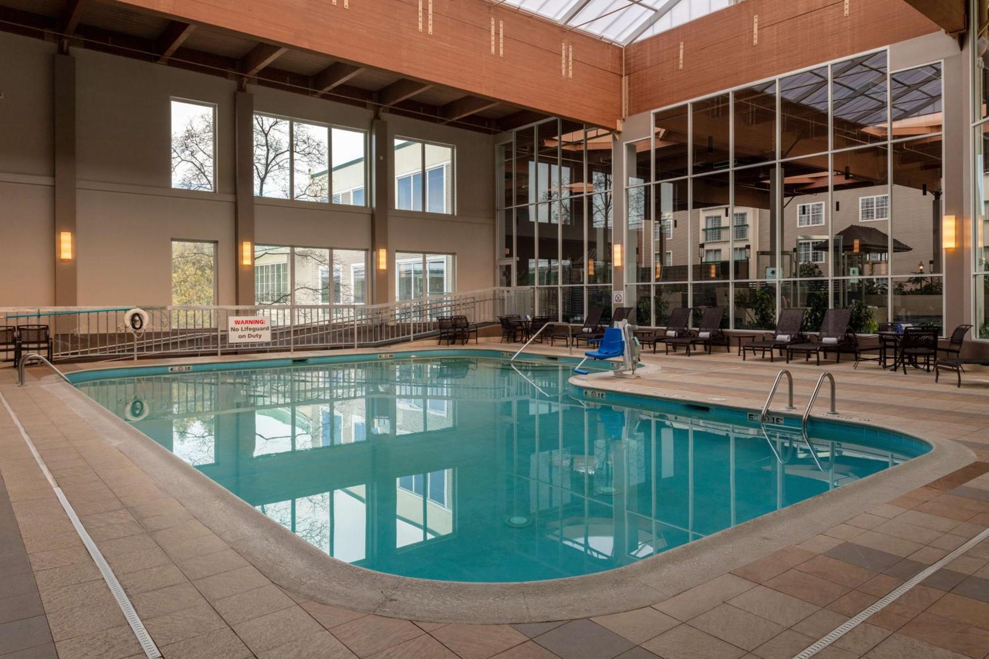 Doubletree By Hilton Hotel Burlington Vermont Экстерьер фото